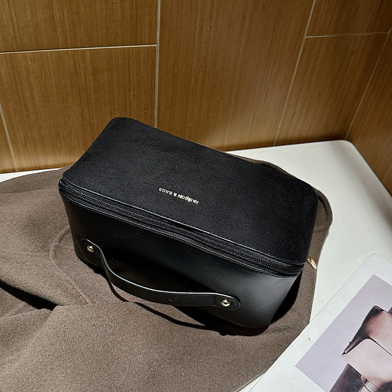 Large Capacity Tile Super Hot Wash Brushed Leather Makeup Bag