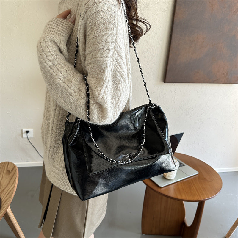 Women's Color Large Capacity Western Style Trendy Underarm Commuter Chain Bags