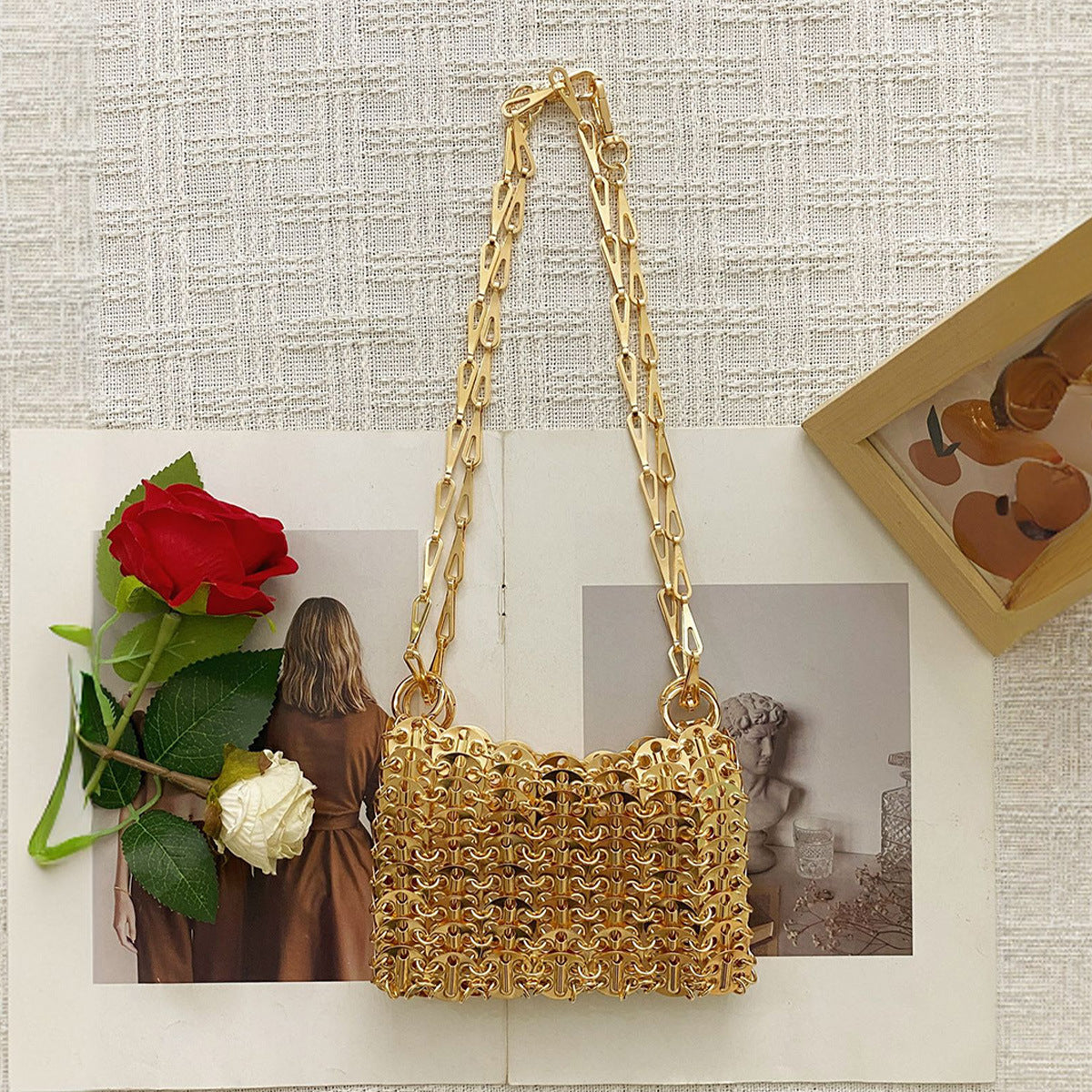 Women's Retro Metal Sequins Chain Hand-woven Sequin Underarm Mobile Phone Bags