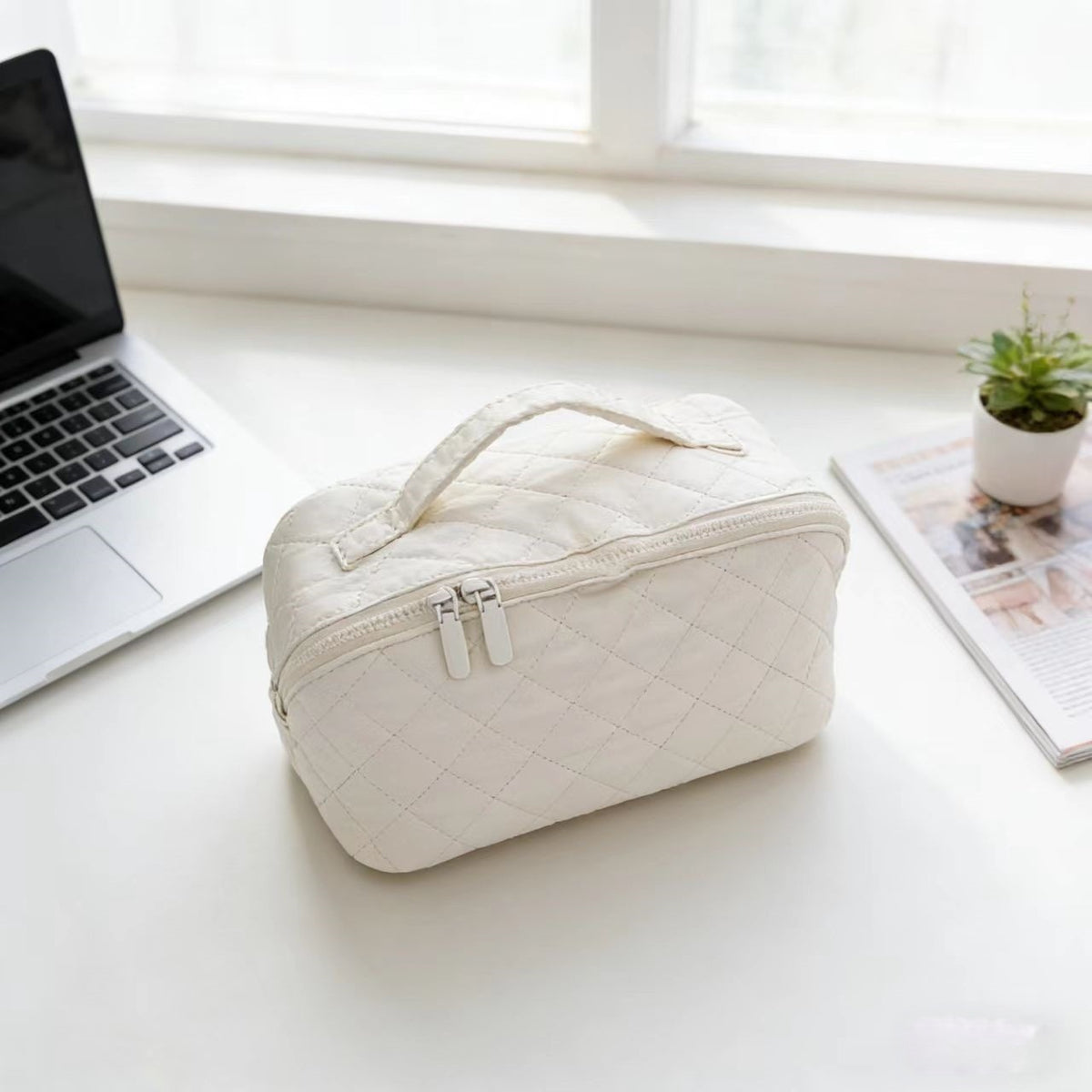 Polyester Large Capacity Portable Fan-shaped Storage Makeup Bag