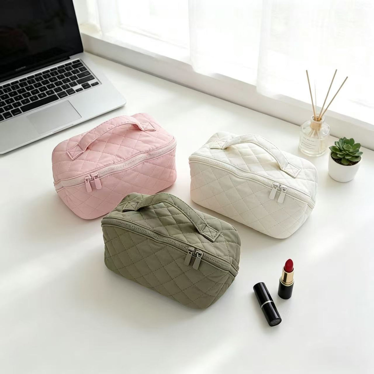 Polyester Large Capacity Portable Fan-shaped Storage Makeup Bag