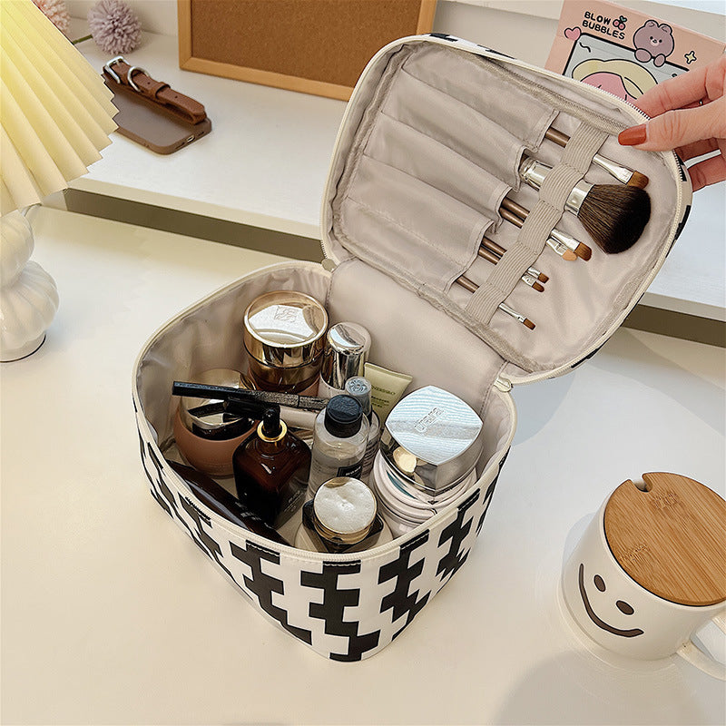 White Plaid Portable Simple Large Capacity Makeup Bag