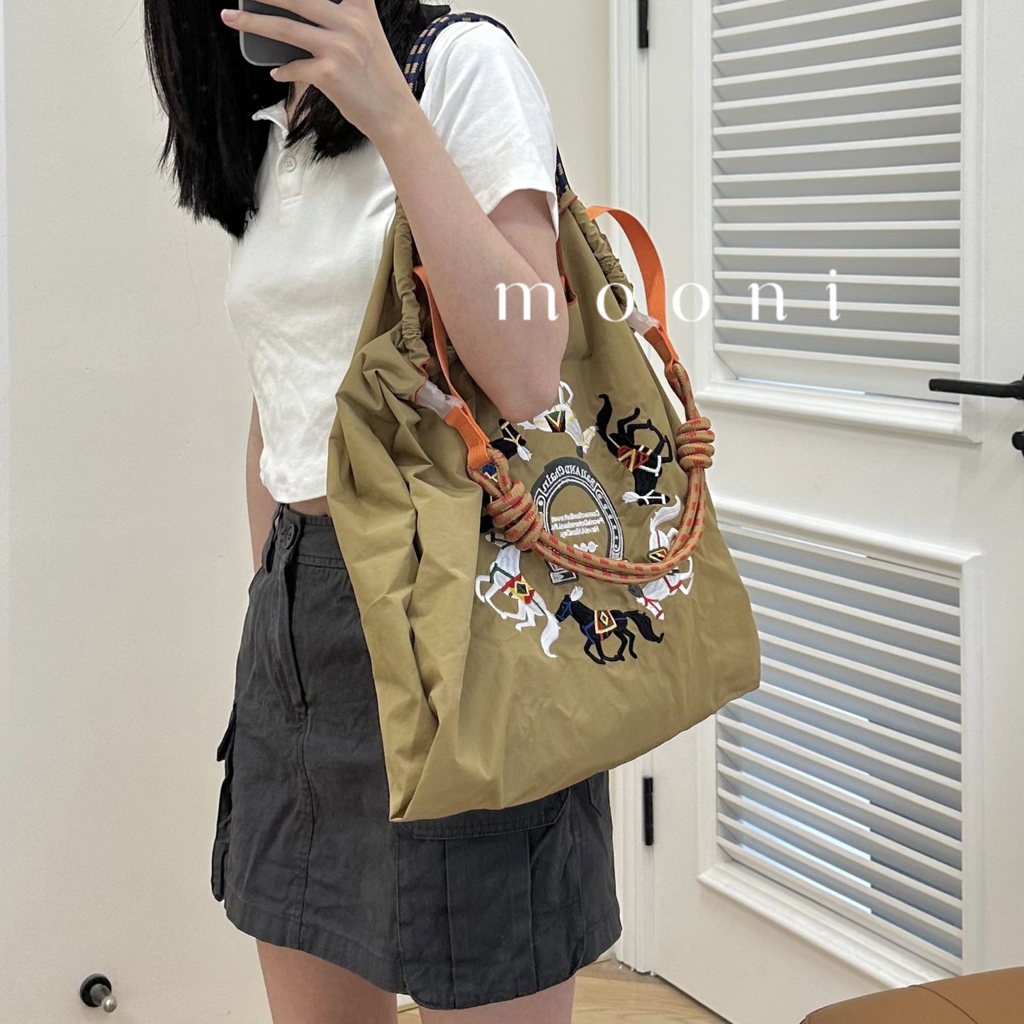 High Round Upper Body Horse Embroidery Handbags