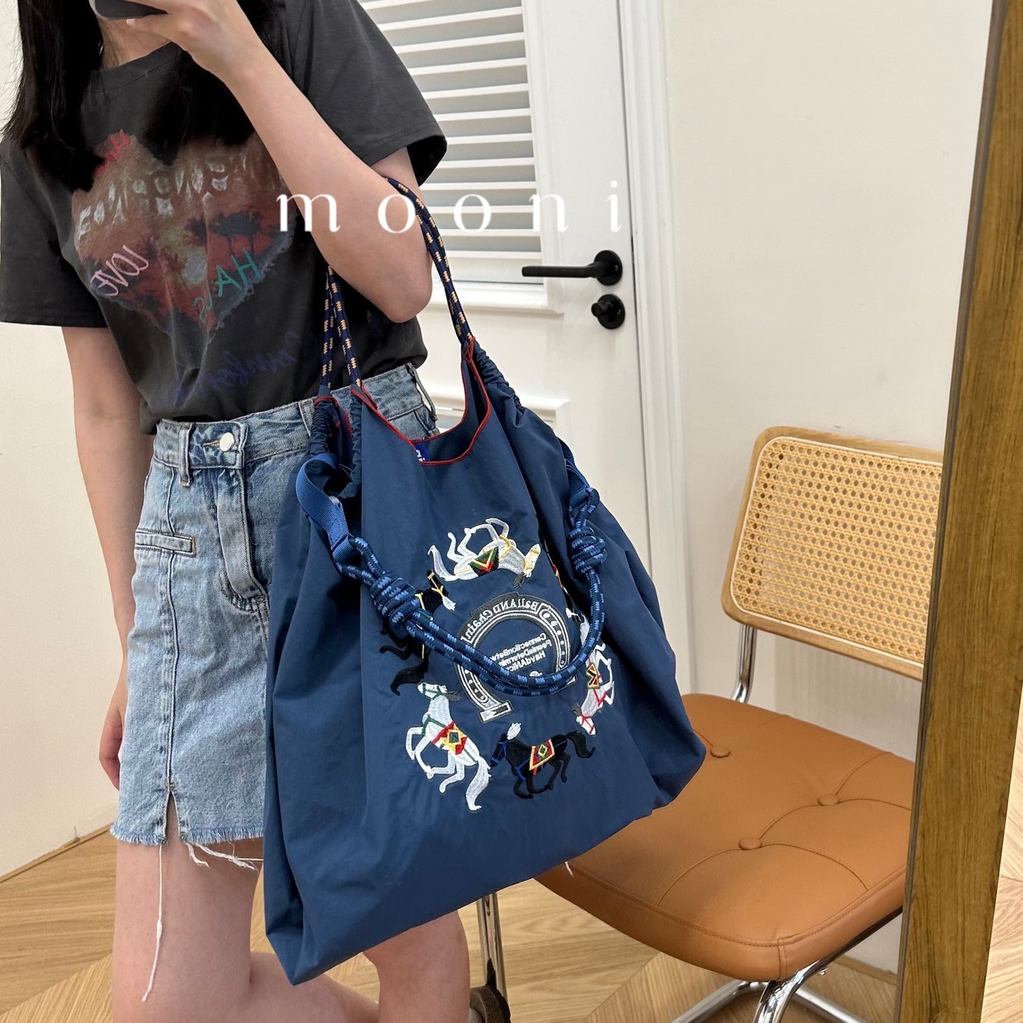 High Round Upper Body Horse Embroidery Handbags