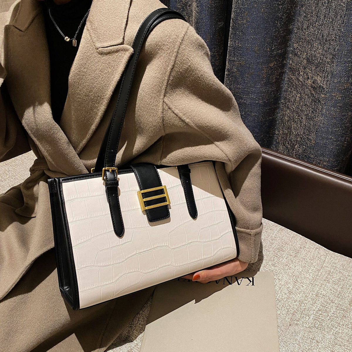 Autumn French Style Large Capacity Female Niche Stone Pattern Fashionable Women's Shoulder Bag