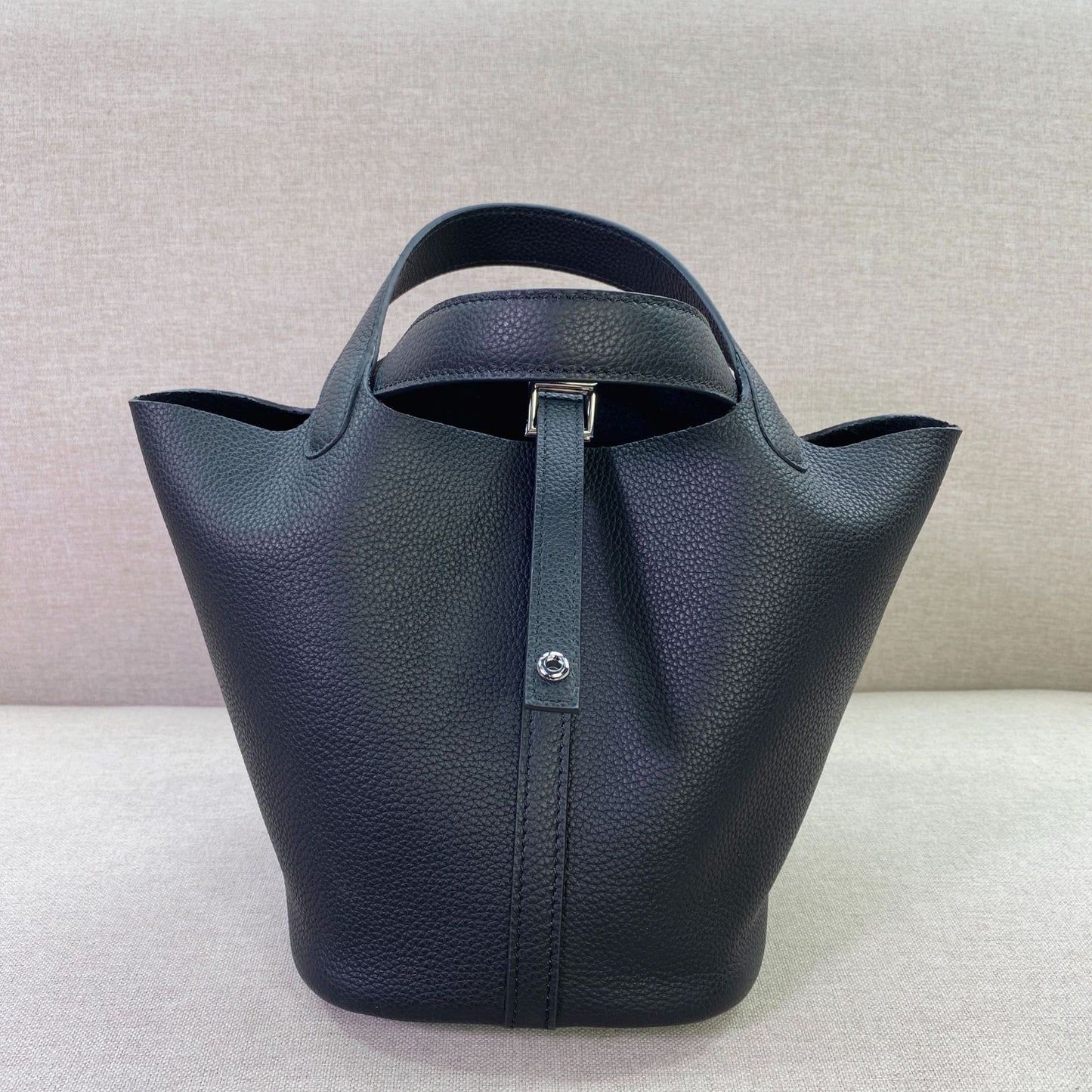 Women's Cowhide Lychee Pattern Vegetable Basket Handbags