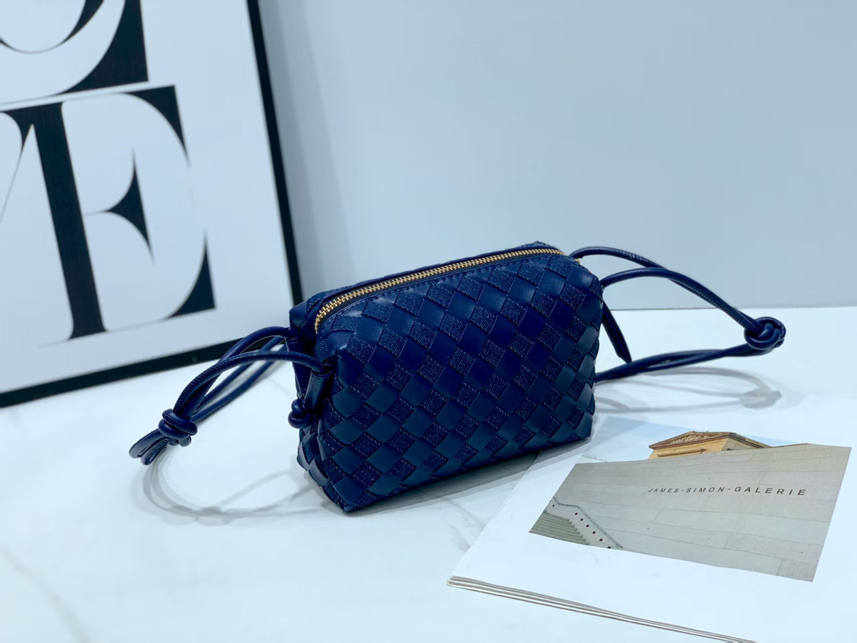 Women's Solid Color Handmade Woven Fashion Fashionable Shoulder Bags