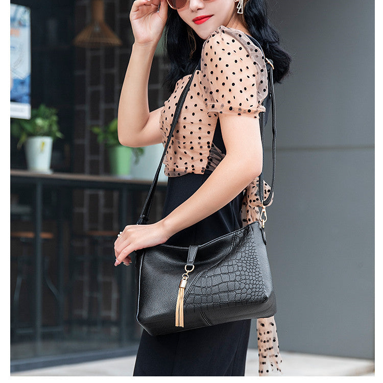 Women's Soft Leather Mother Simple Fashion Tassel Women's Shoulder Bag