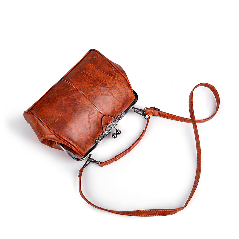 Women's Popular Fashion Retro Spanish Clip Shoulder Bags