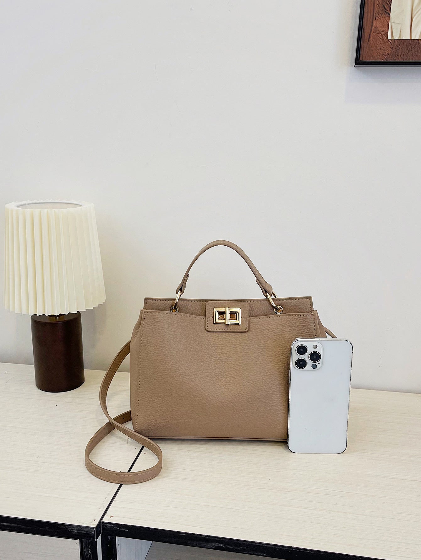 Women's Latch Trendy Good Texture Personality Handbags