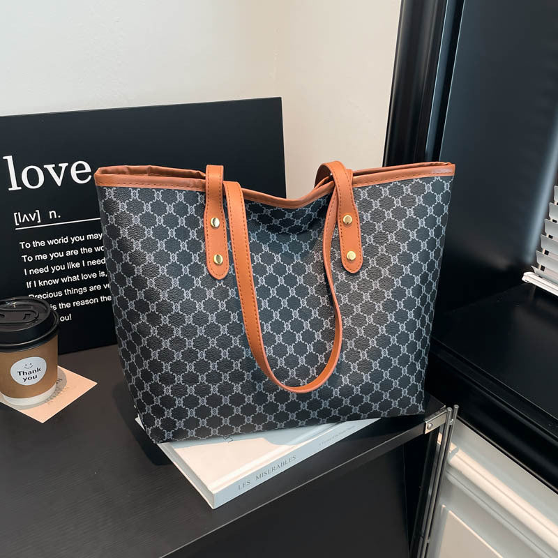 Women's Korean Style Retro Printed Letter Simplicity Commuter Women's Shoulder Bag