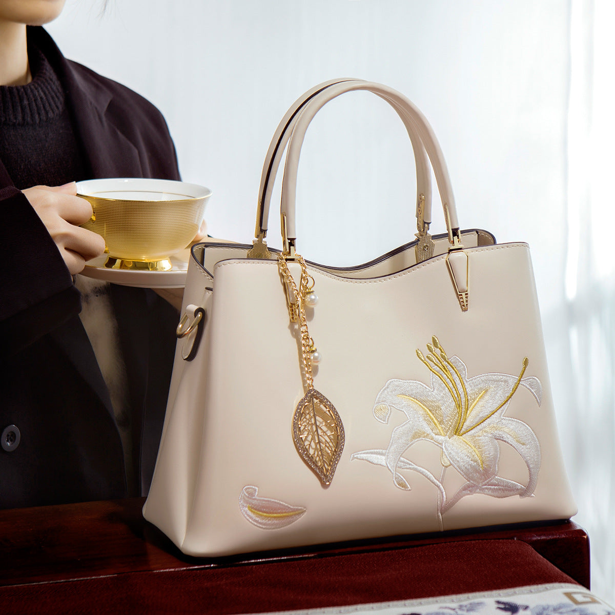 Women's Day Gift Embroidery Chinese Style Large Capacity Portable Lady Handbags