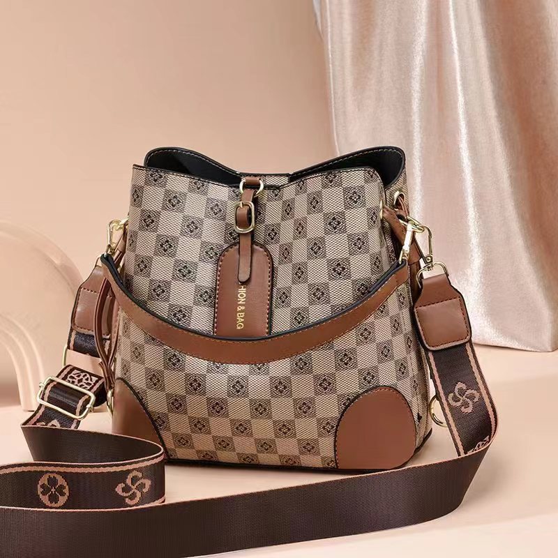 Women's Exquisite Retro Elegant Plaid Large Shoulder Bags