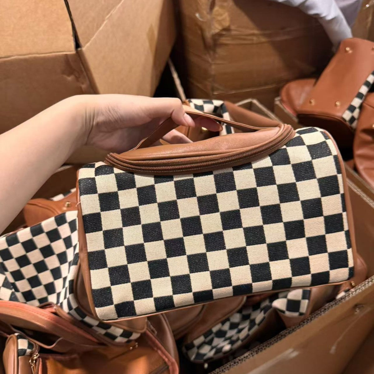 Portable Plaid Fashionable Capacity Stitching Wash Makeup Bag