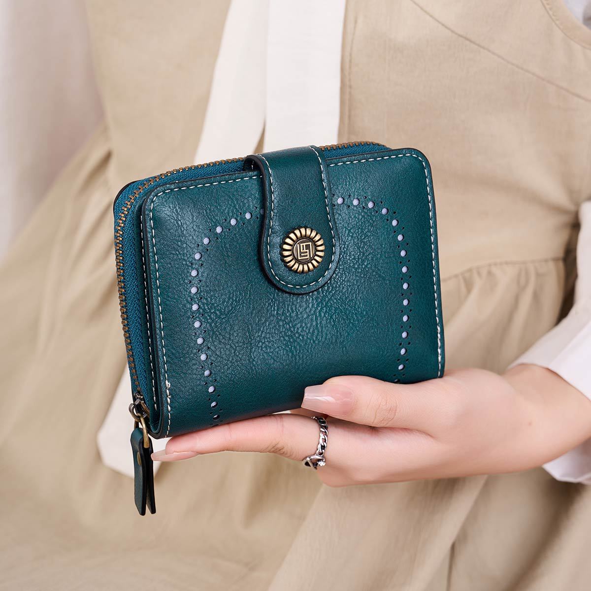 Women's Hollow Design Zipper Hasp Retro Fashion Ladies Wallet