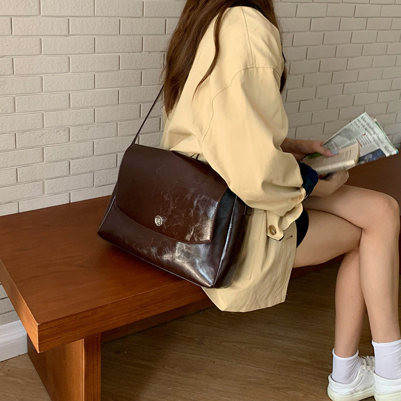 Women's Autumn Niche Design Retro Large Capacity Commuter Women's Shoulder Bag