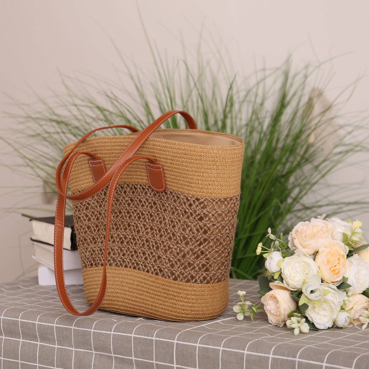 Source Discount Large Capacity Straw Woven Women's Shoulder Bag