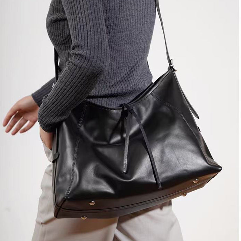 Women's Layer Cowhide Fashion Chain Black Warrior Women's Shoulder Bag