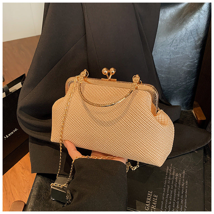 Women's Button Shell-shaped Woven Pattern Fashion Chain Bags