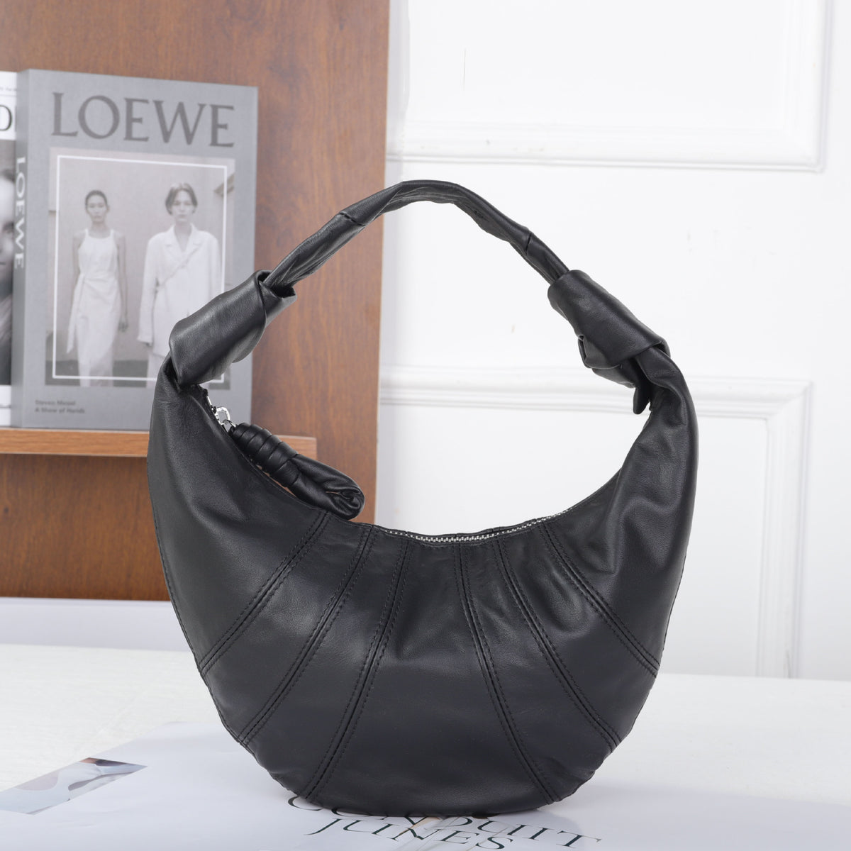 Women's Cowhide Horn Versatile Dumpling Shell Fashion Classical Handbags