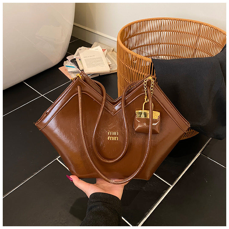 Women's Large Capacity Spring Commute Niche Fashionable Women's Shoulder Bag