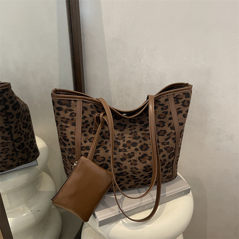 Women's Deerskin Veet Large Capacity Stylish Textured Retro Cool Women's Shoulder Bag