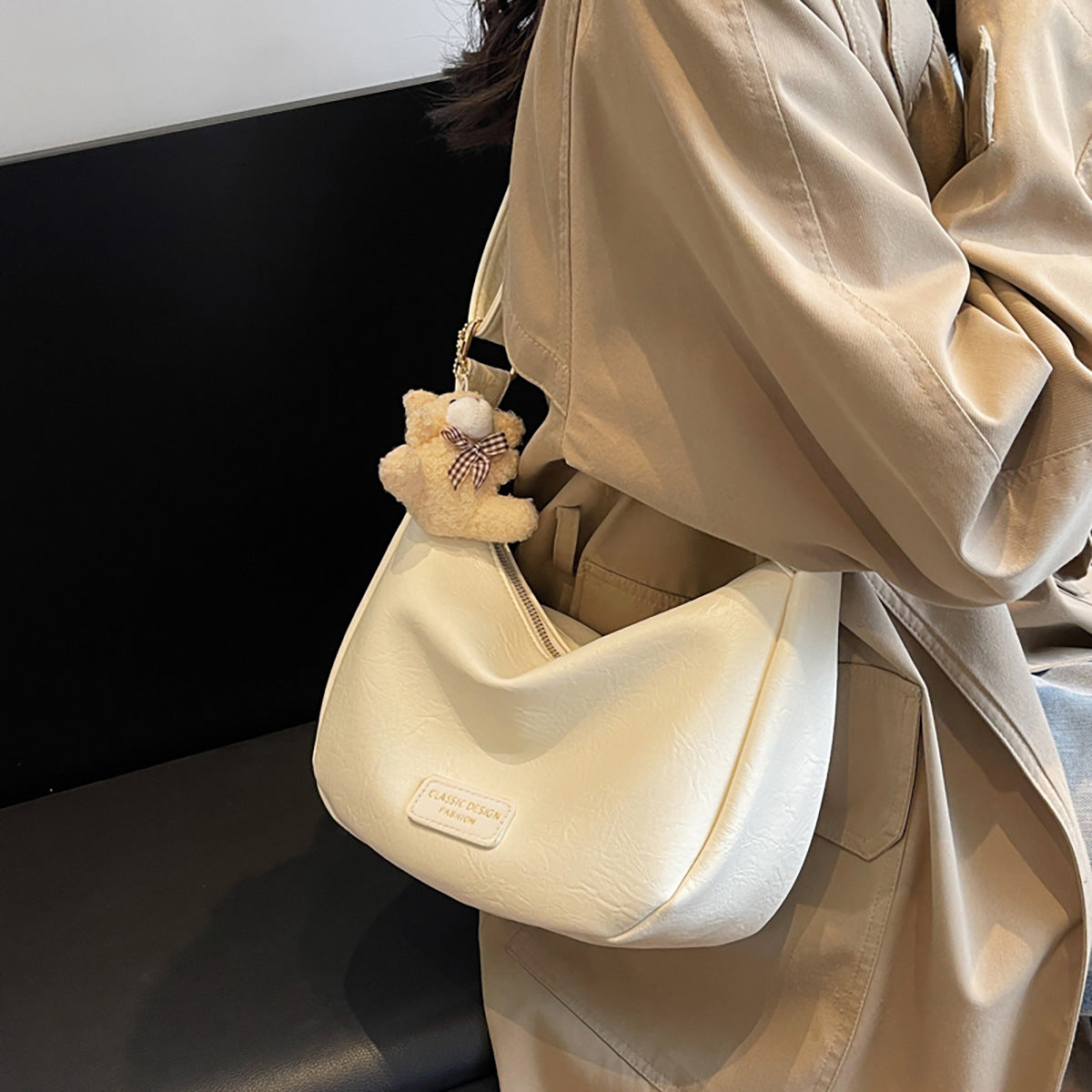 Women's White Large Capacity Commuter Soft Leather Style Dumpling French Bags