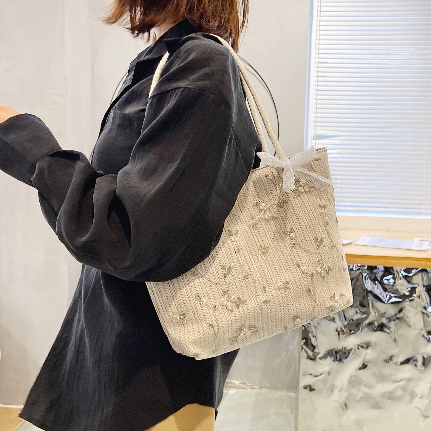 Women's Straw Woven Fresh Bow Lace Portable Shoulder Bags