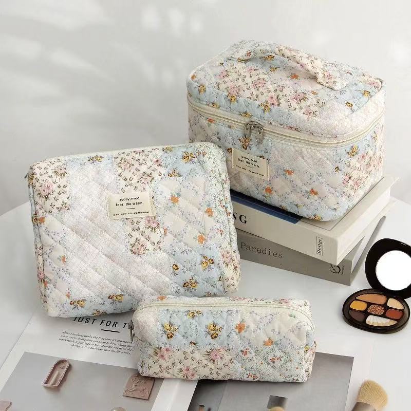 Large Capacity Portable Cosmetics Storage Hand Wash Makeup Bag