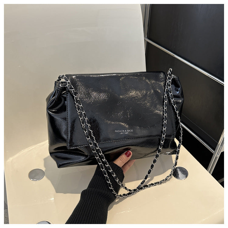 Women's Color Large Capacity Western Style Trendy Underarm Commuter Chain Bags