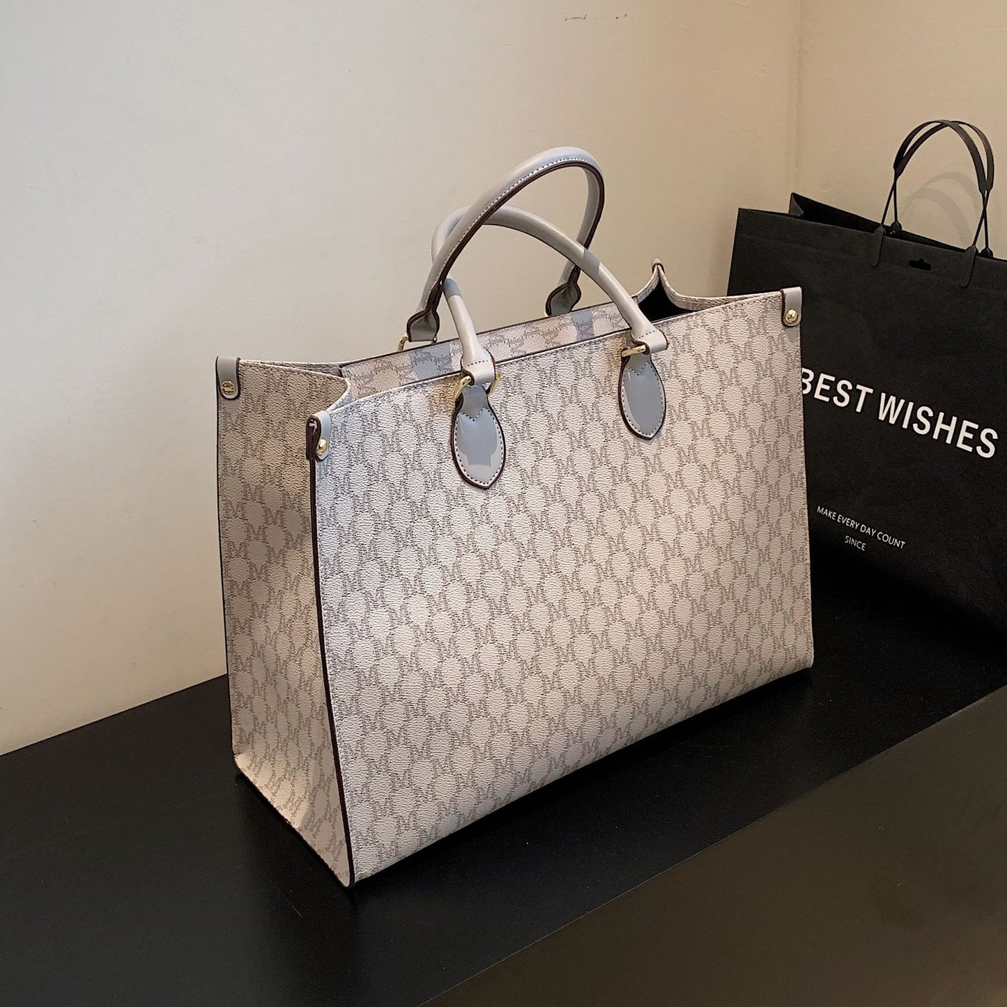 Women's Fashionable Elegant Large Capacity Single Commuter Handbags