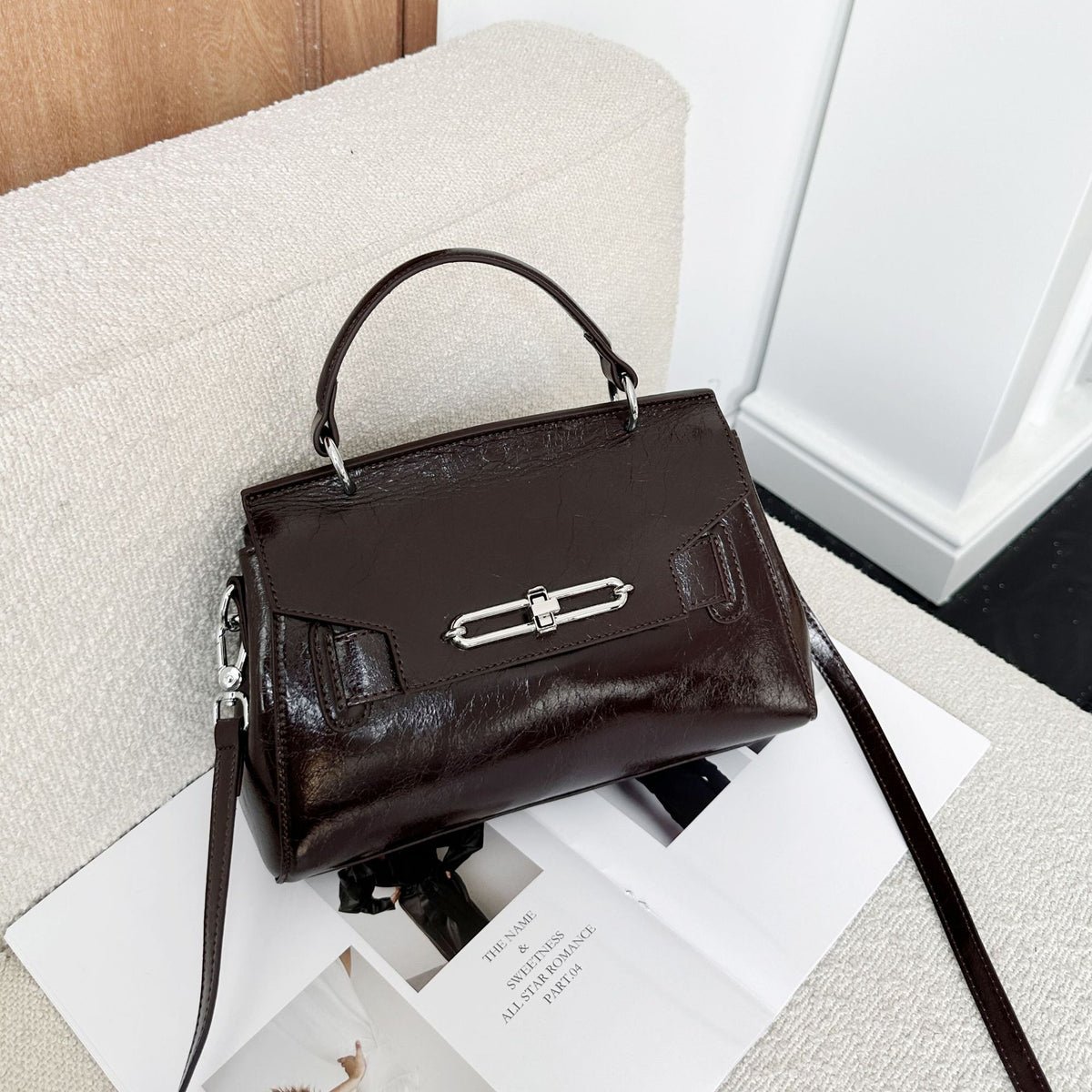 Women's Layer Oil Wax Leather Fashion Elegant Zip Soft Portable Women's Shoulder Bag