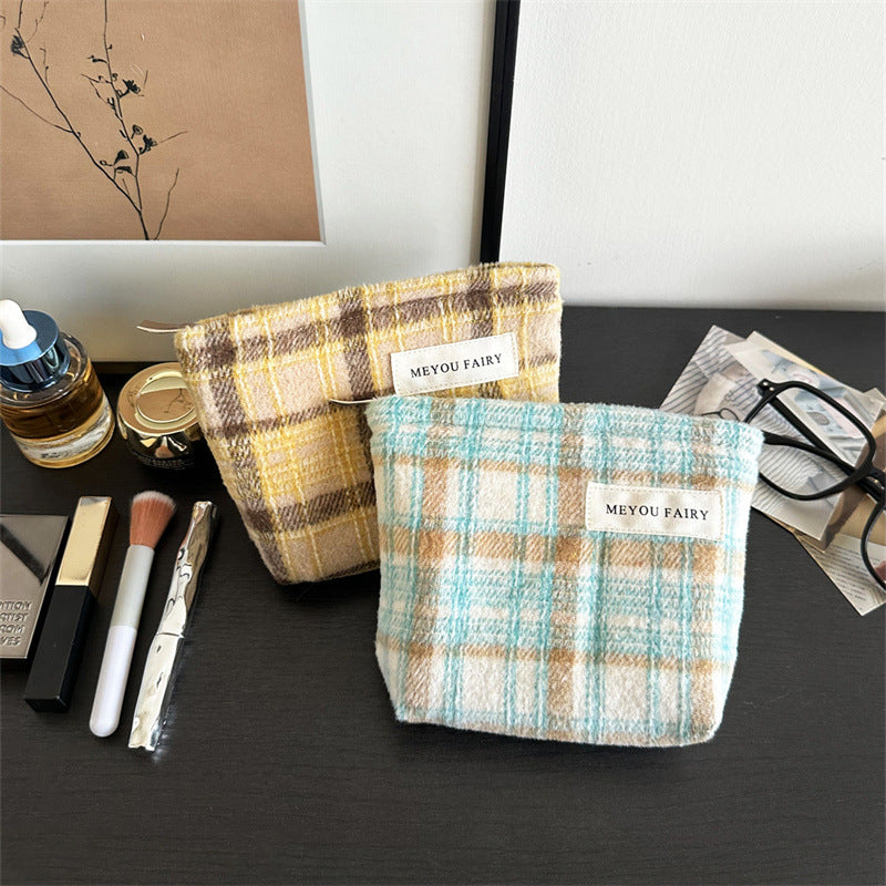 Women's Korean Style Idle Hand-held Check Pattern Woolen Simple Storage Bags