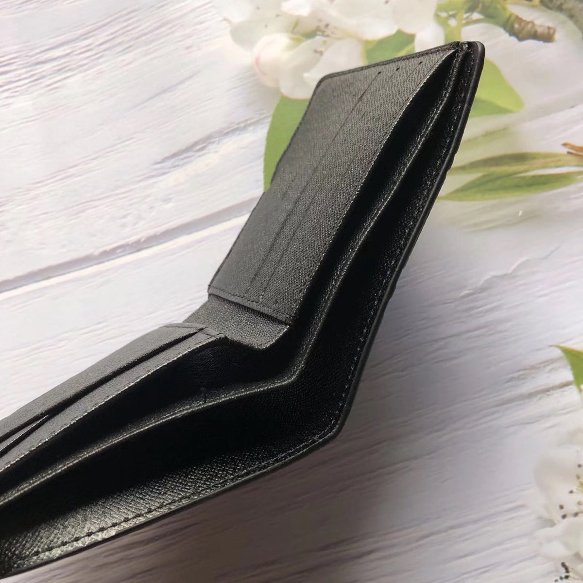 Men's Breathable Vertical Model In Shape Folded Printed Men's Wallet