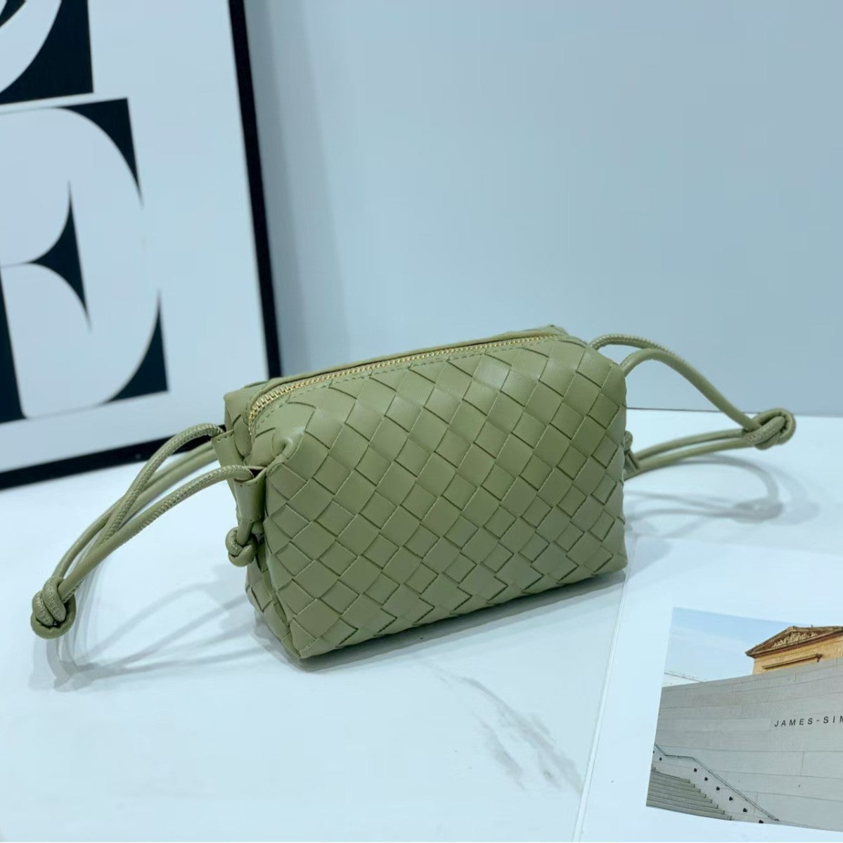 Women's Solid Color Handmade Woven Fashion Fashionable Shoulder Bags