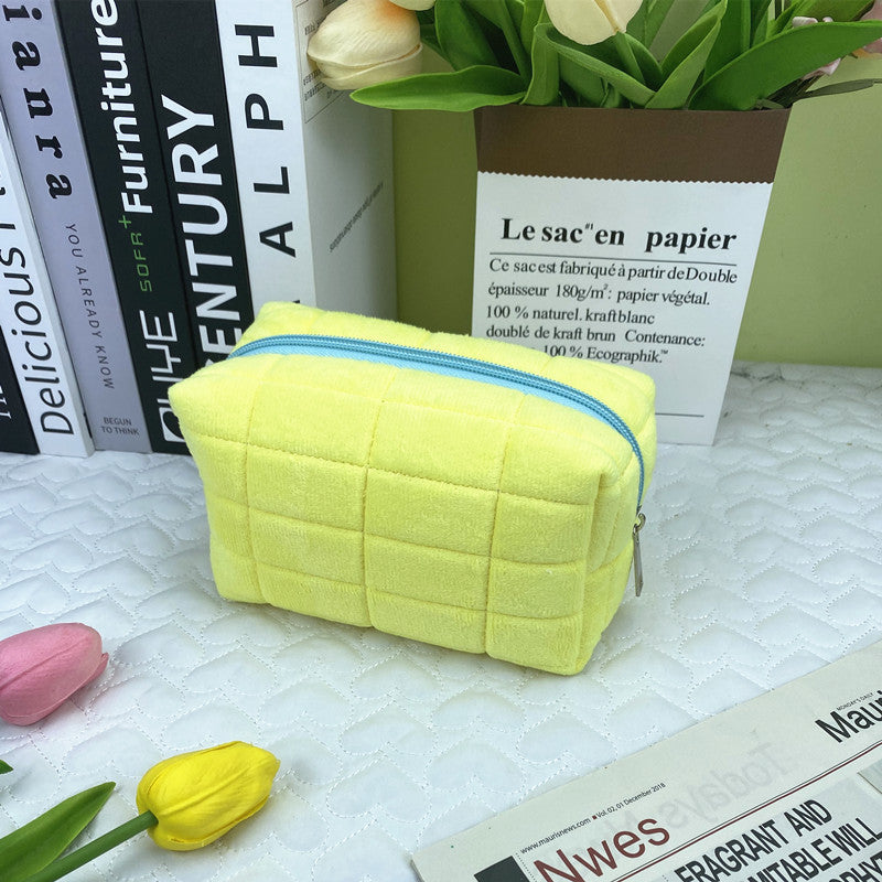 Women's Plush Portable Storage Simple Wash Hand Makeup Bag