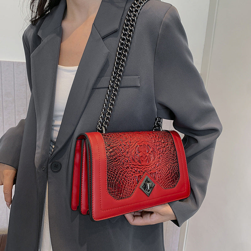Attractive Slouchy Women's Retro Embossing Chain Women's Messenger Bag