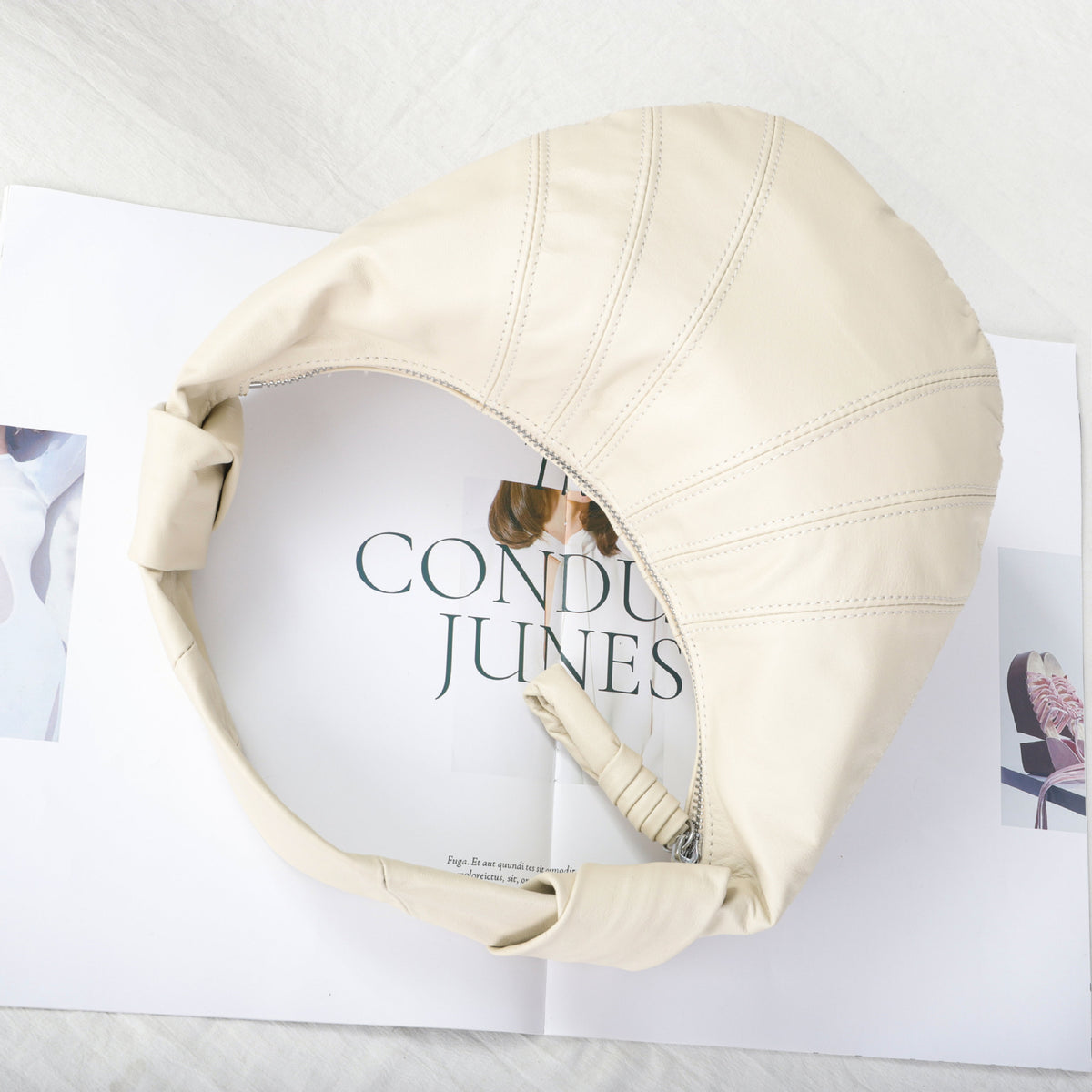 Women's Cowhide Horn Versatile Dumpling Shell Fashion Classical Handbags