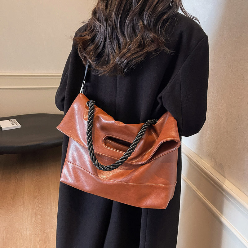 Women's High-grade Large Capacity Commuting Fashion Winter Shoulder Bags