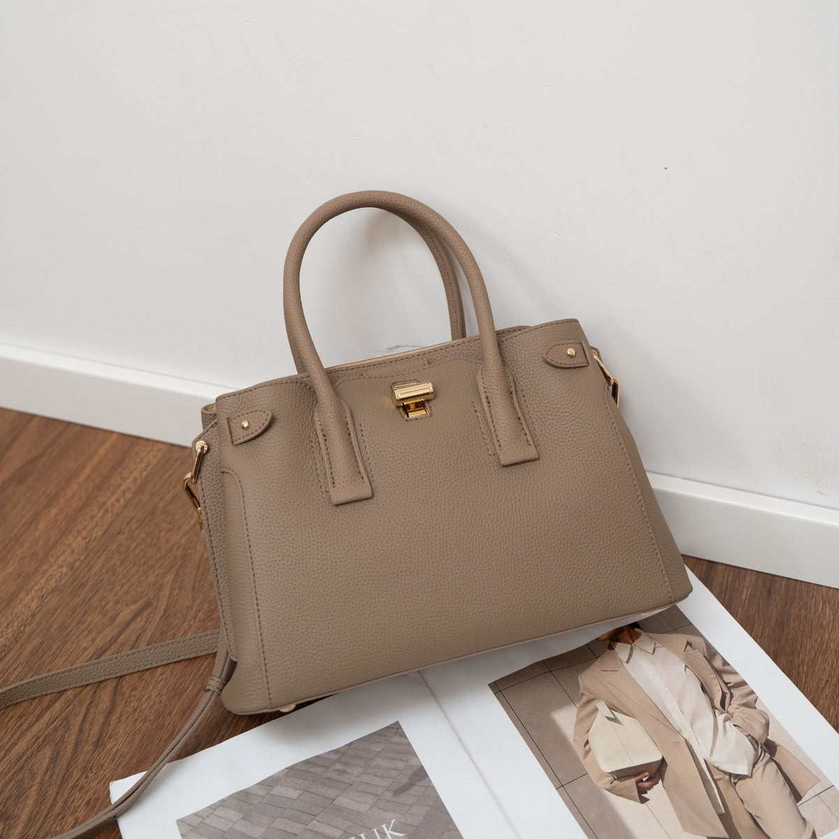 Women's First Layer Cowhide Elegant Versatile High Sense Large Capacity Bags
