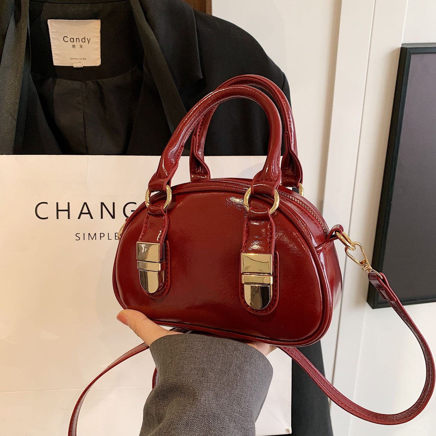 Women's Spring Retro Easy Matching Portable Crossbody Bags