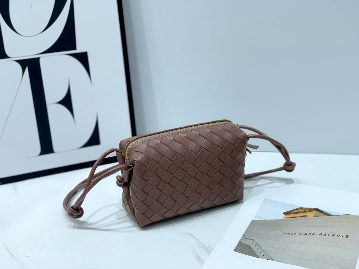 Women's Solid Color Handmade Woven Fashion Fashionable Shoulder Bags