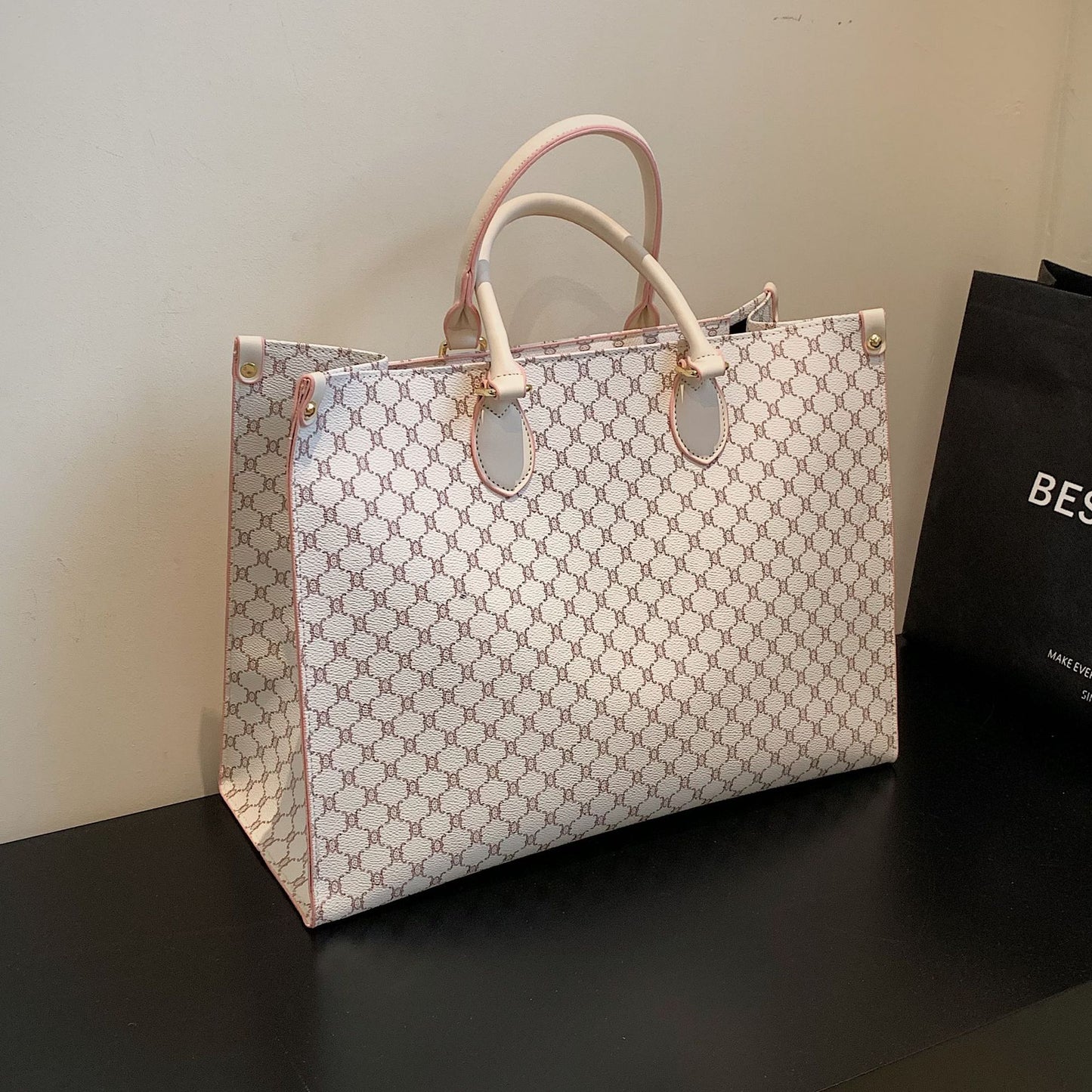 Women's Fashionable Elegant Large Capacity Single Commuter Handbags