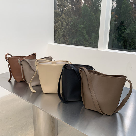 Women's Light Retro Simple Large Capacity Texture Lychee Shoulder Bags