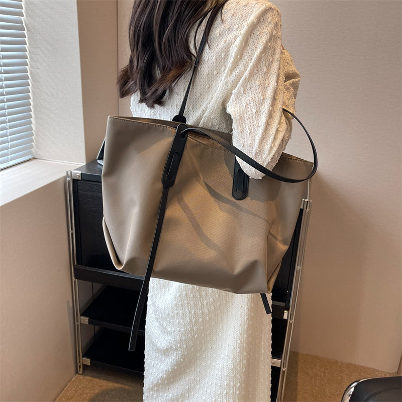 Women's Capacity Oxford Cloth Contrast Color Commuter Underarm Women's Shoulder Bag