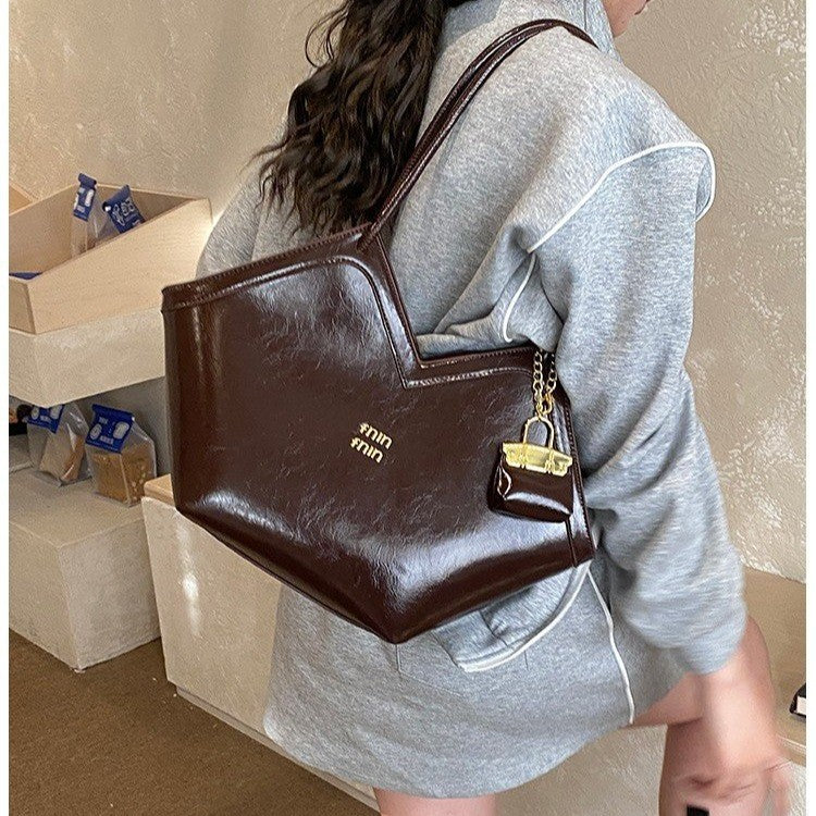 Women's Large Capacity Spring Commute Niche Fashionable Women's Shoulder Bag