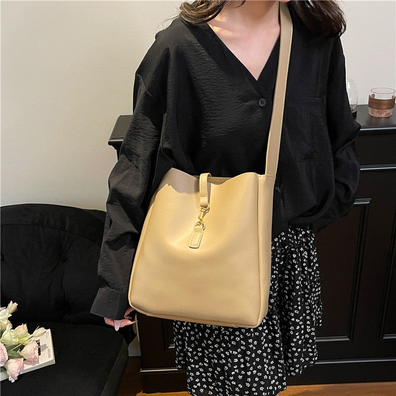 Women's Soft Leather Summer Texture Western Style Trendy Retro Bucket Bags