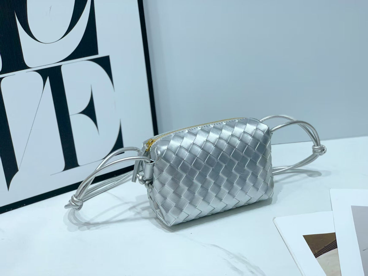 Women's Solid Color Handmade Woven Fashion Fashionable Shoulder Bags