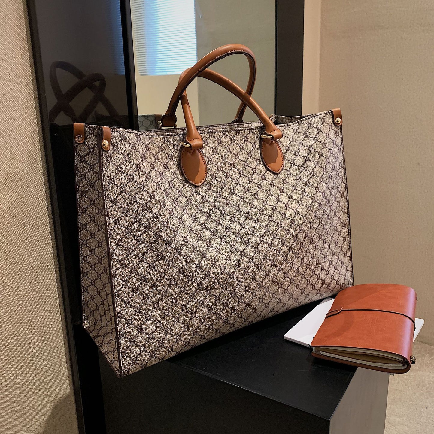 Women's Fashionable Elegant Large Capacity Single Commuter Handbags