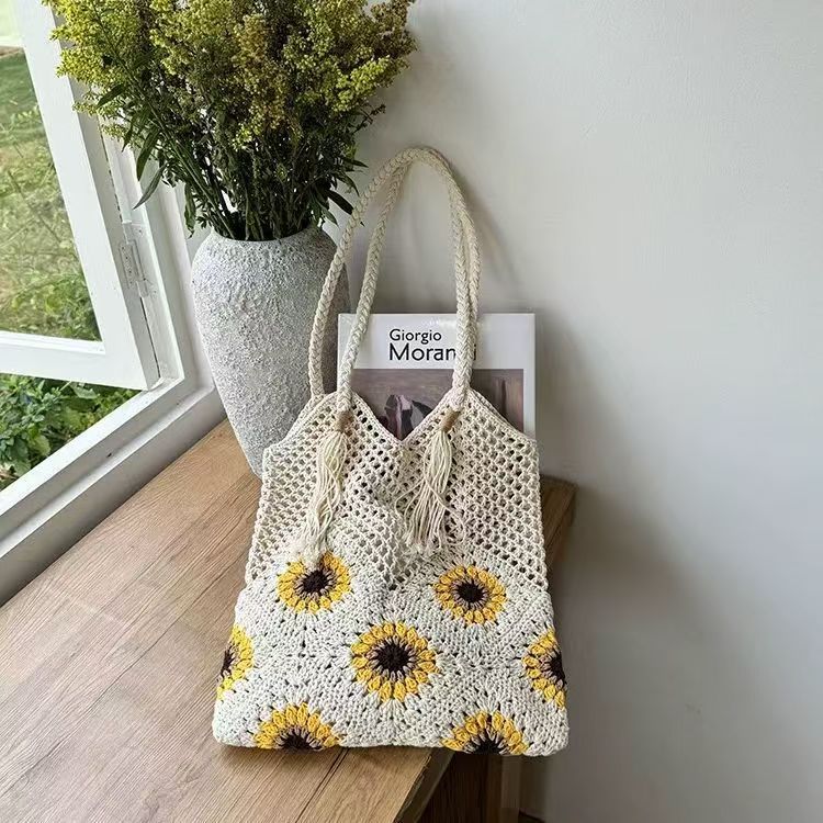 Women's Large Capacity Crocheted Summer Niche Idle Style Seaside Vacation Women's Shoulder Bag